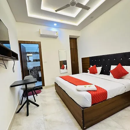Hotel Agra White Town